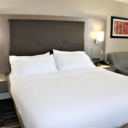 Holiday Inn Express Woodstock-Shenandoah Valley By Ihg Exterior photo