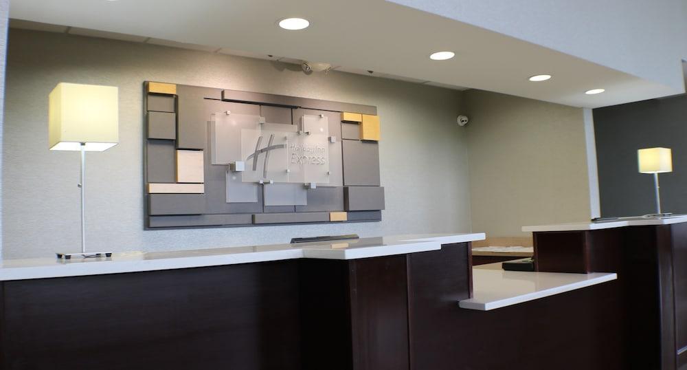 Holiday Inn Express Woodstock-Shenandoah Valley By Ihg Exterior photo