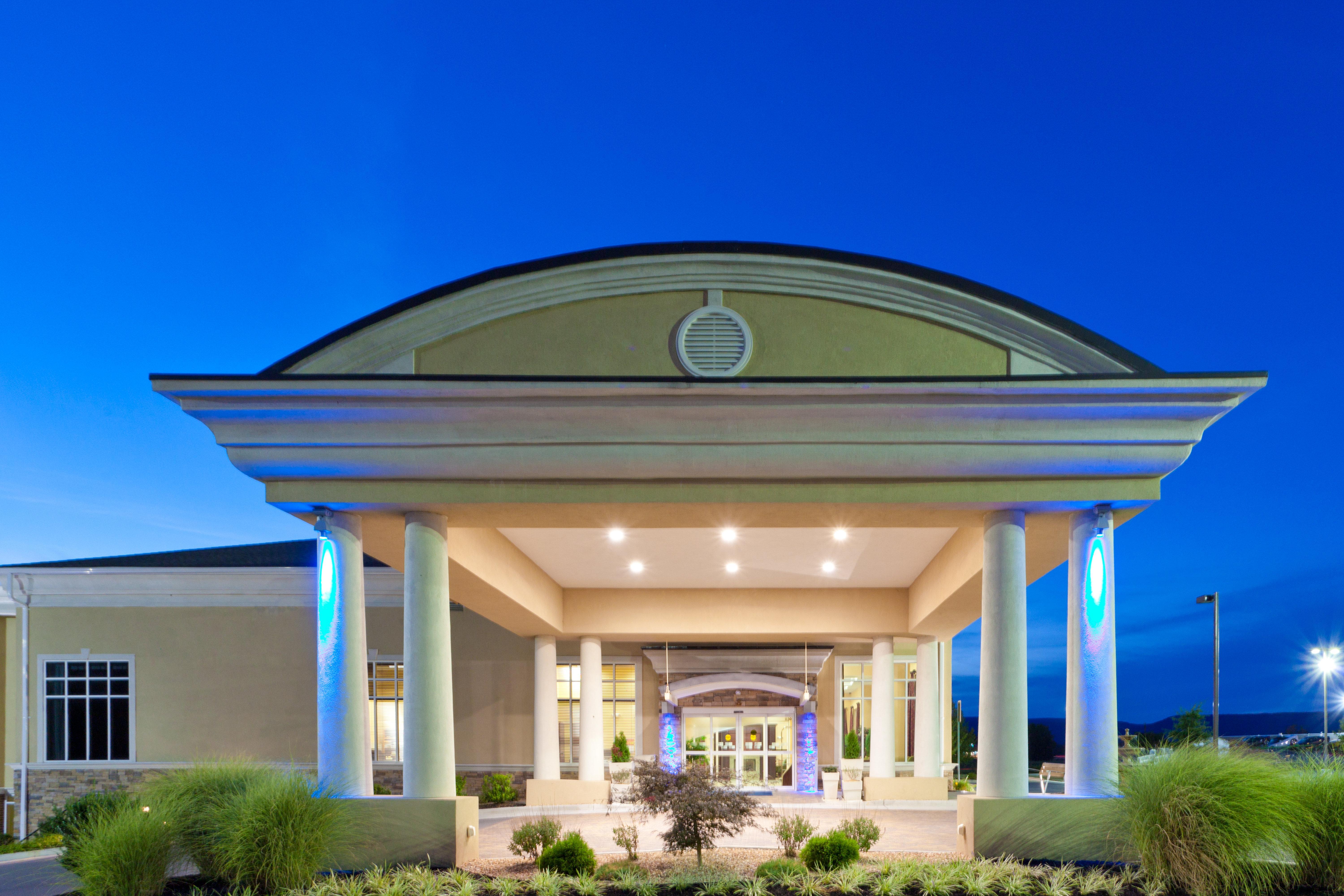 Holiday Inn Express Woodstock-Shenandoah Valley By Ihg Exterior photo