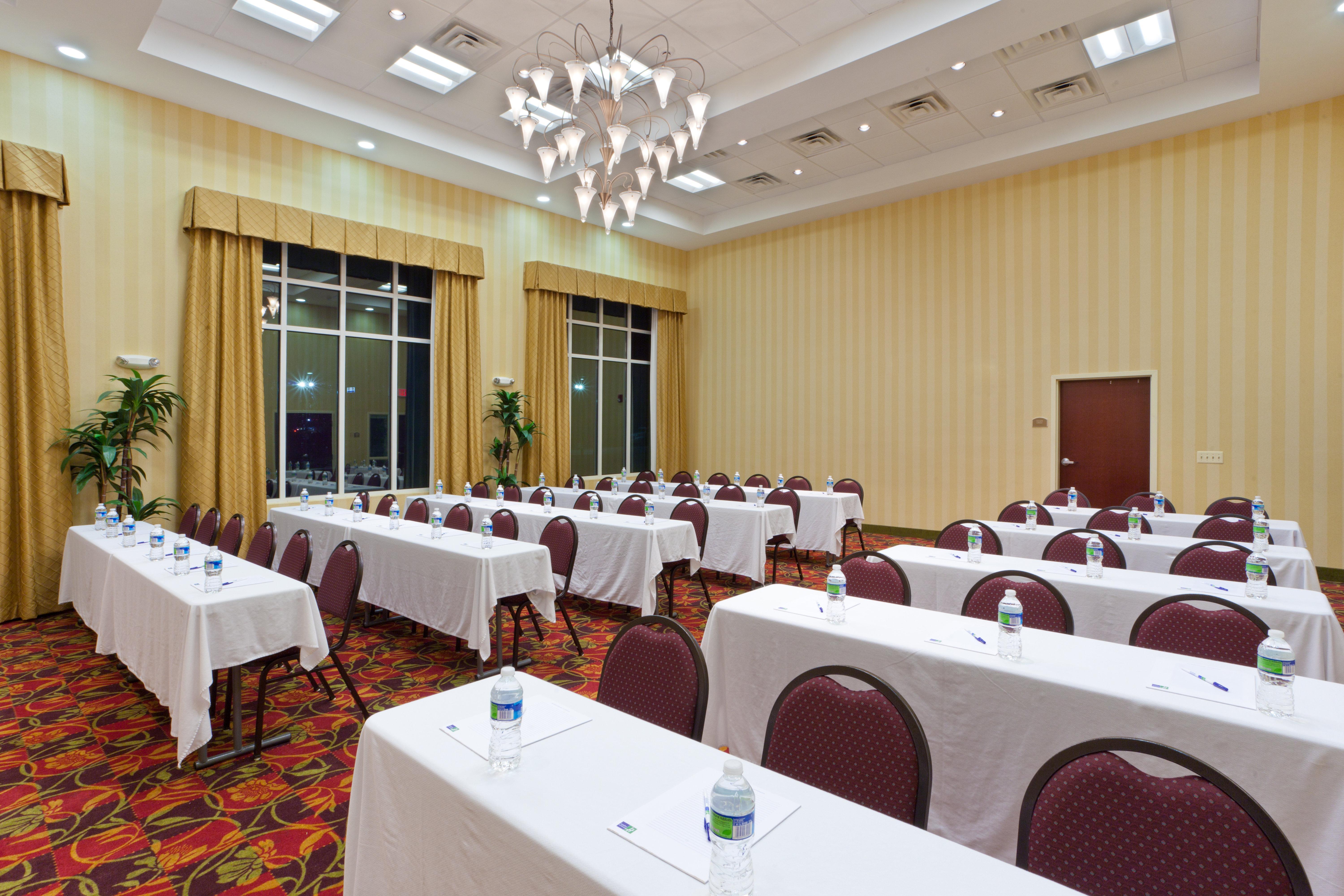 Holiday Inn Express Woodstock-Shenandoah Valley By Ihg Exterior photo