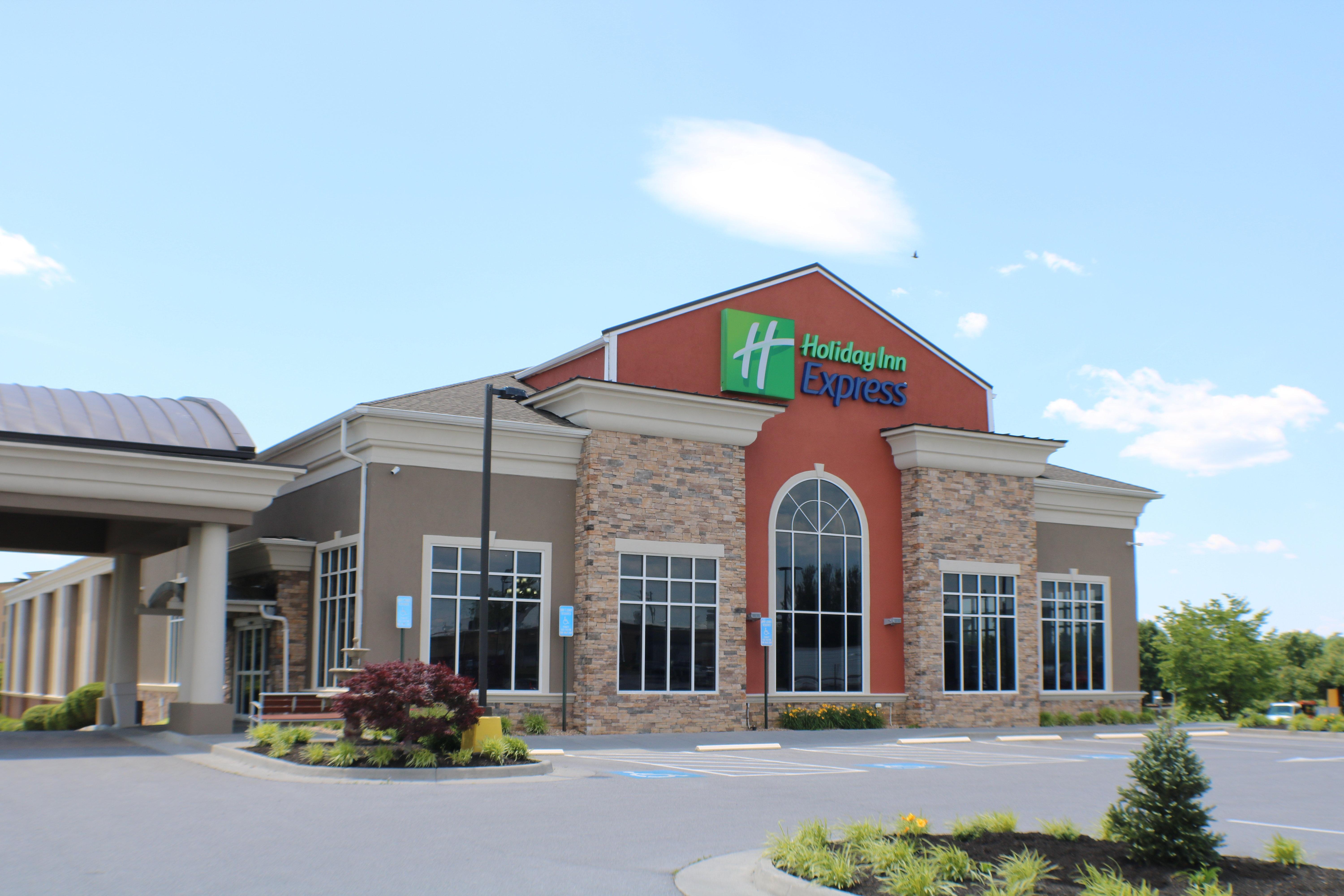 Holiday Inn Express Woodstock-Shenandoah Valley By Ihg Exterior photo