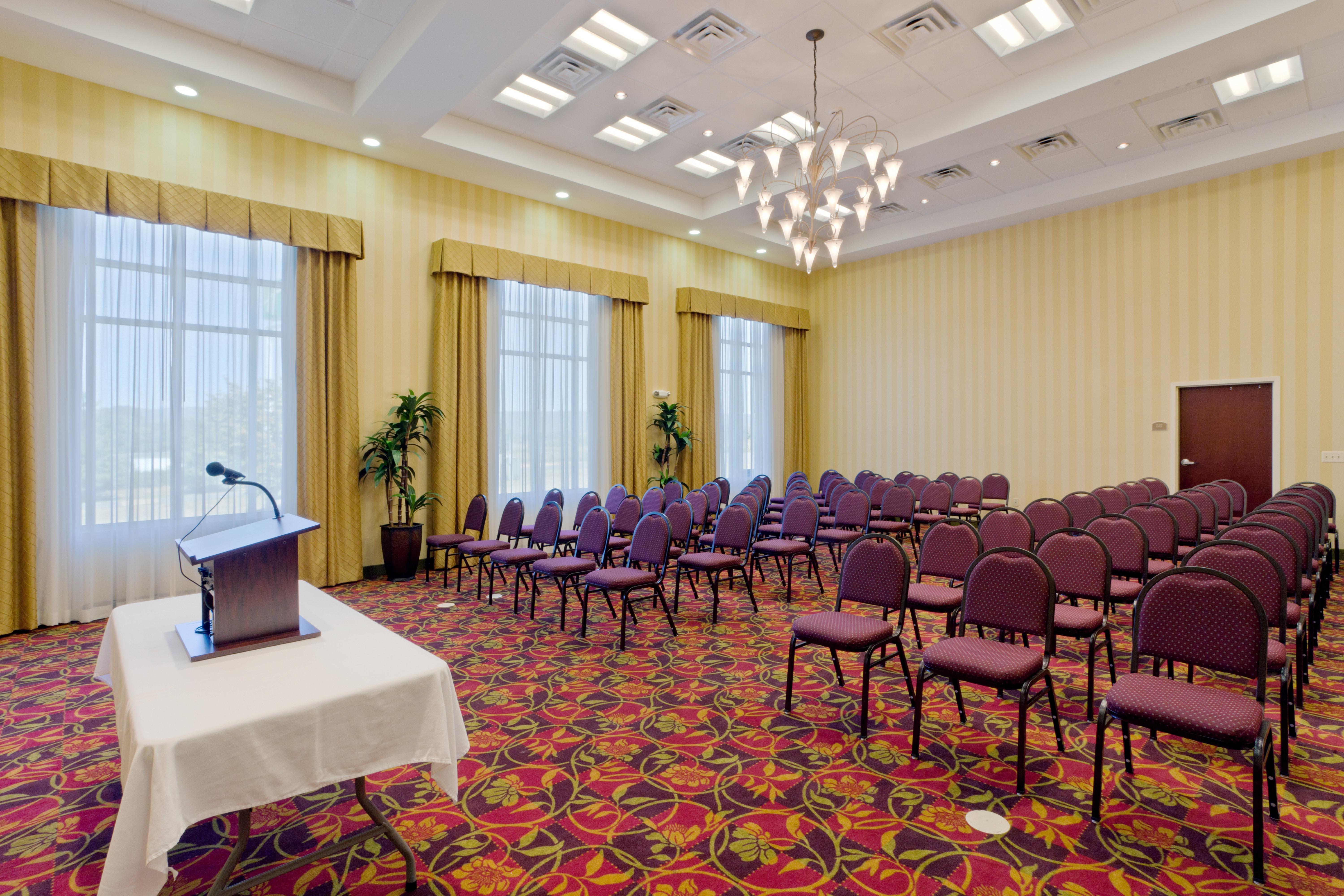 Holiday Inn Express Woodstock-Shenandoah Valley By Ihg Exterior photo