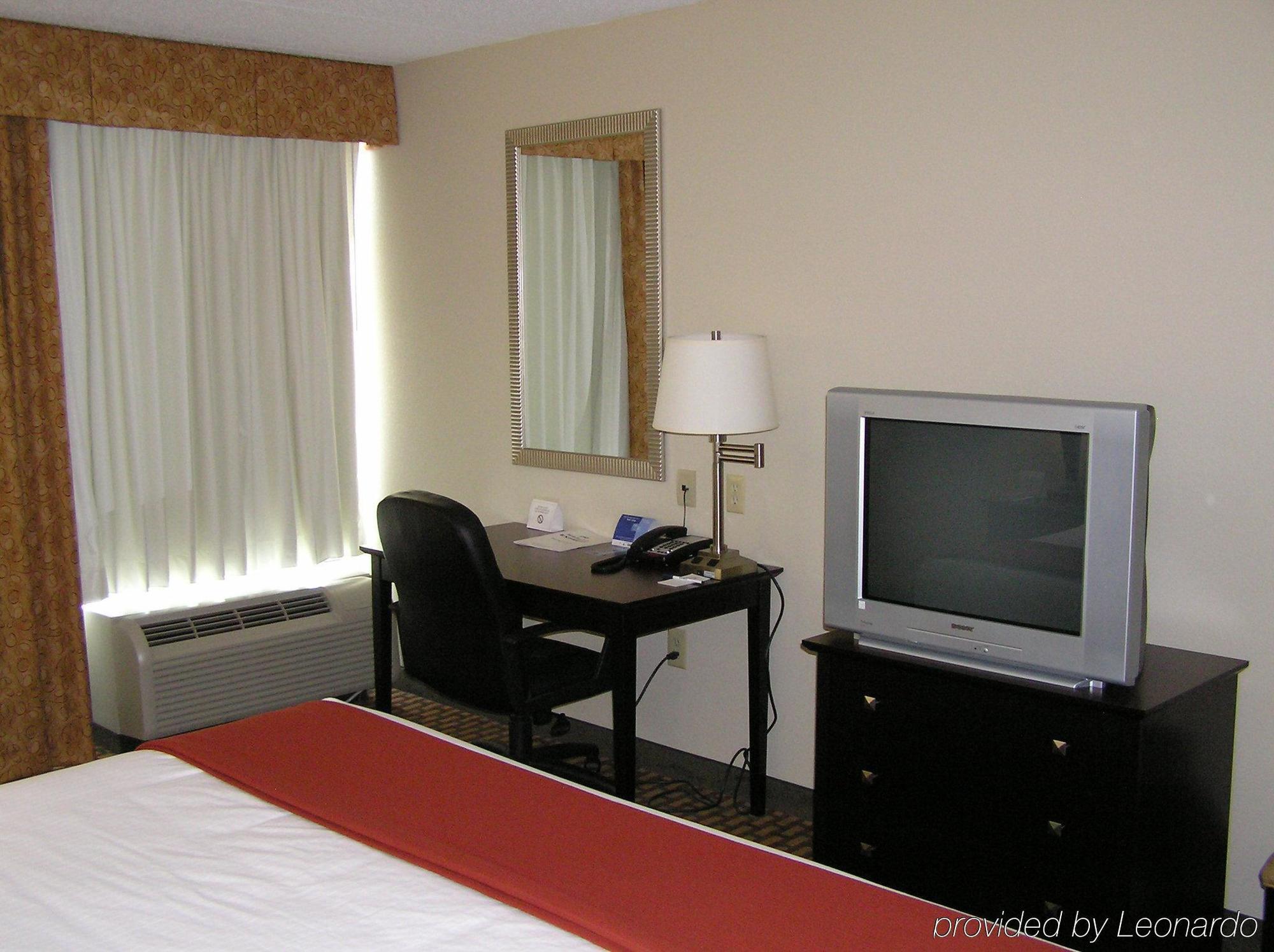Holiday Inn Express Woodstock-Shenandoah Valley By Ihg Exterior photo