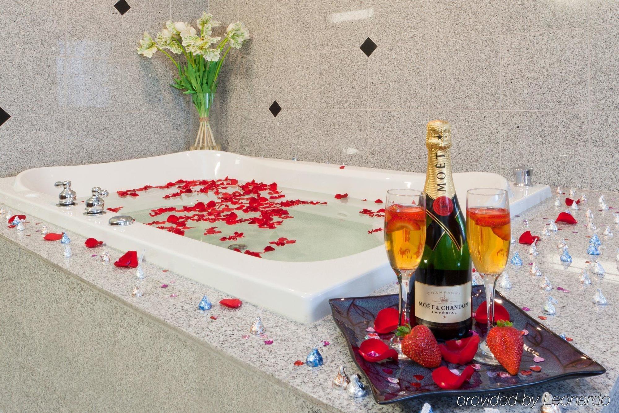 Holiday Inn Express Woodstock-Shenandoah Valley By Ihg Room photo