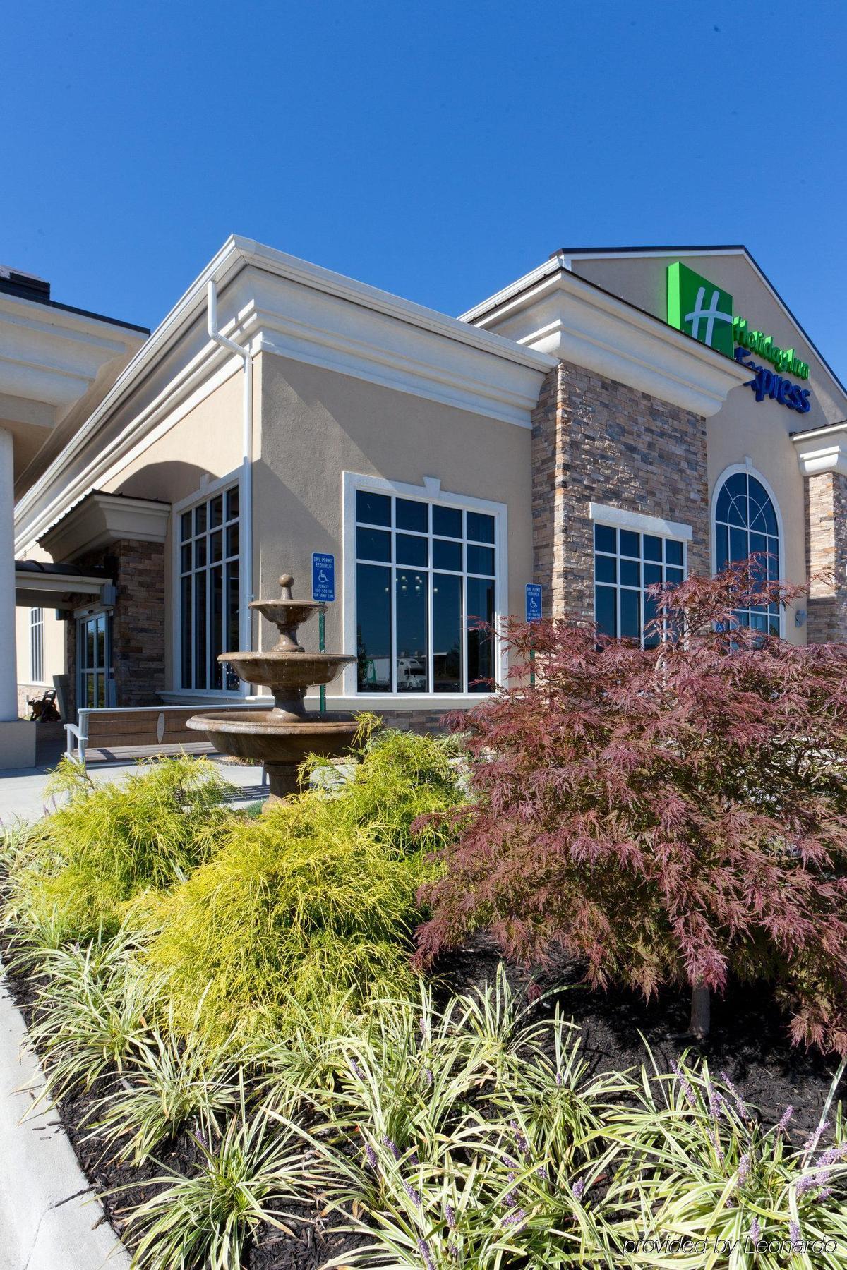 Holiday Inn Express Woodstock-Shenandoah Valley By Ihg Exterior photo
