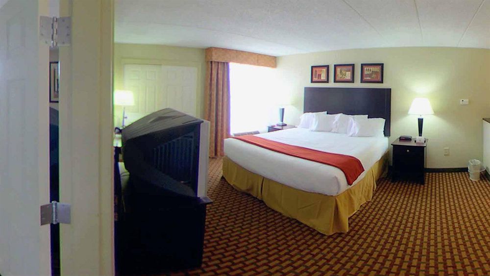 Holiday Inn Express Woodstock-Shenandoah Valley By Ihg Exterior photo