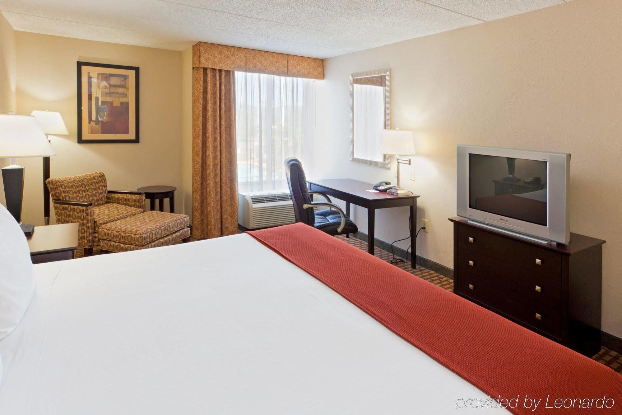 Holiday Inn Express Woodstock-Shenandoah Valley By Ihg Room photo