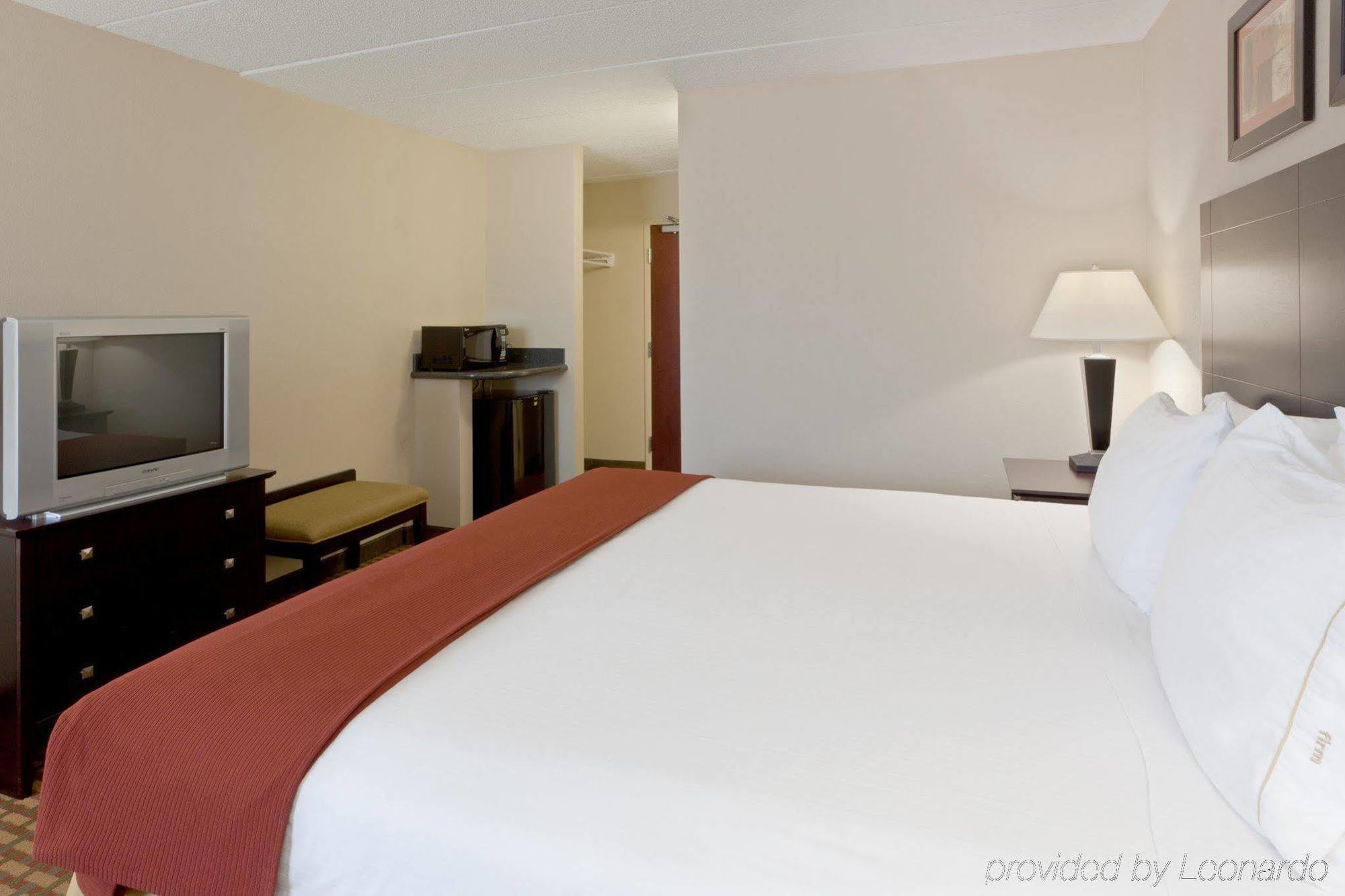 Holiday Inn Express Woodstock-Shenandoah Valley By Ihg Exterior photo