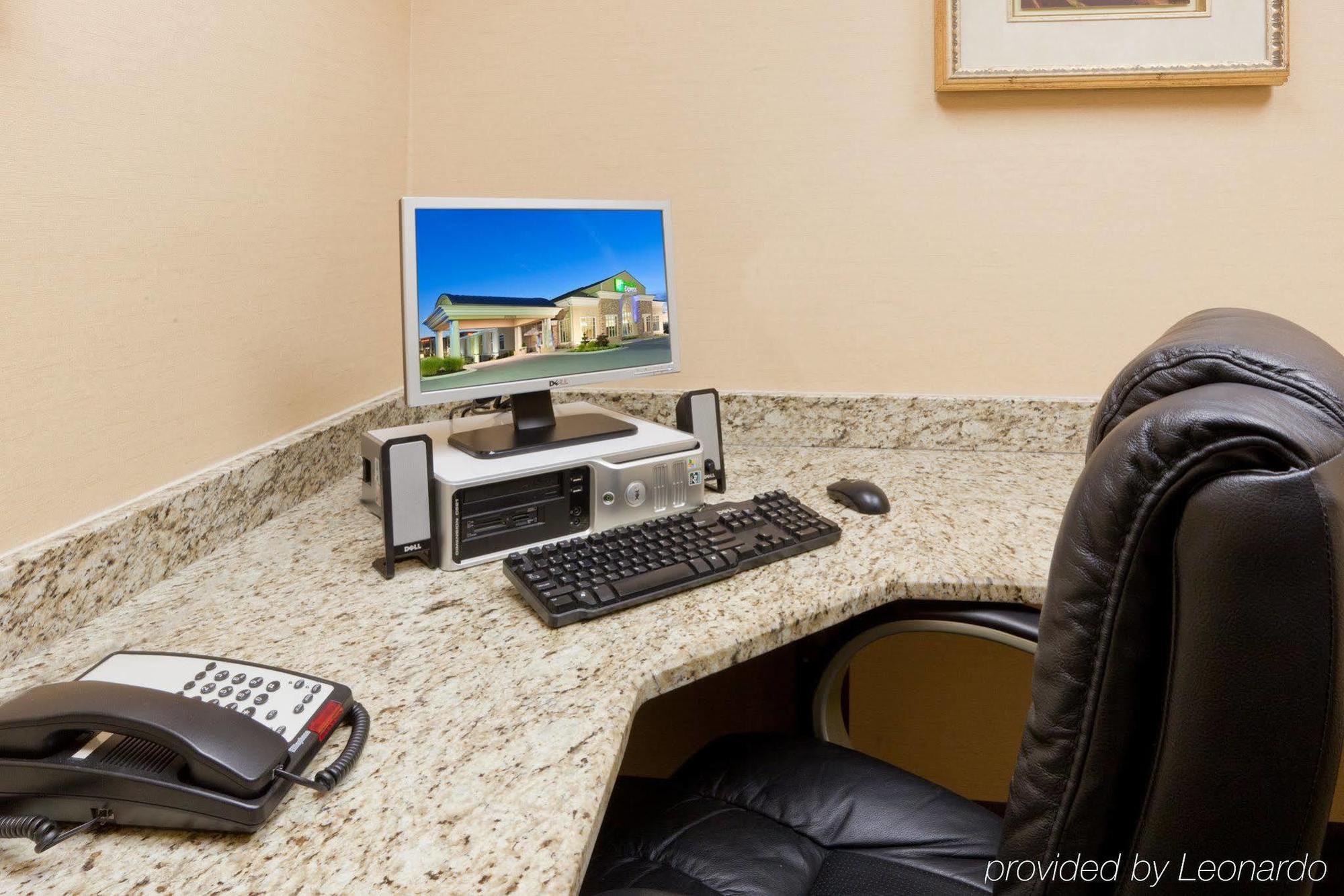 Holiday Inn Express Woodstock-Shenandoah Valley By Ihg Exterior photo