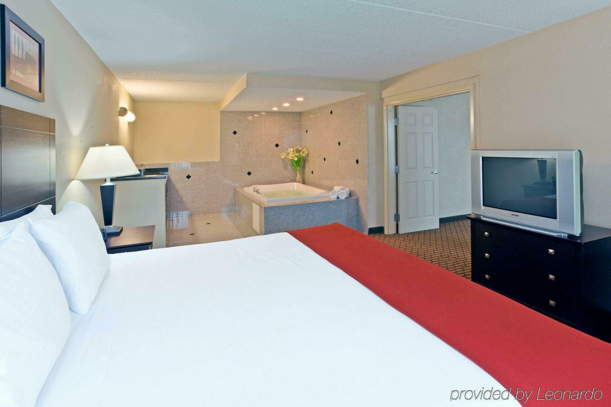 Holiday Inn Express Woodstock-Shenandoah Valley By Ihg Exterior photo