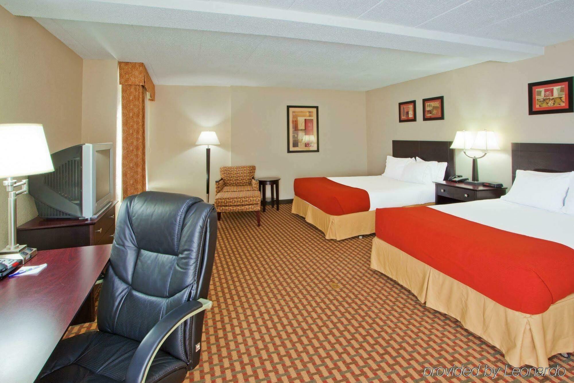 Holiday Inn Express Woodstock-Shenandoah Valley By Ihg Exterior photo